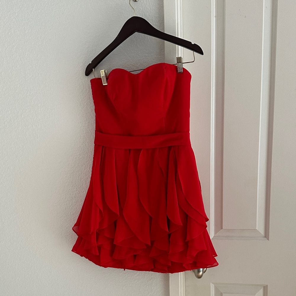 Chic Strapless Red Dress